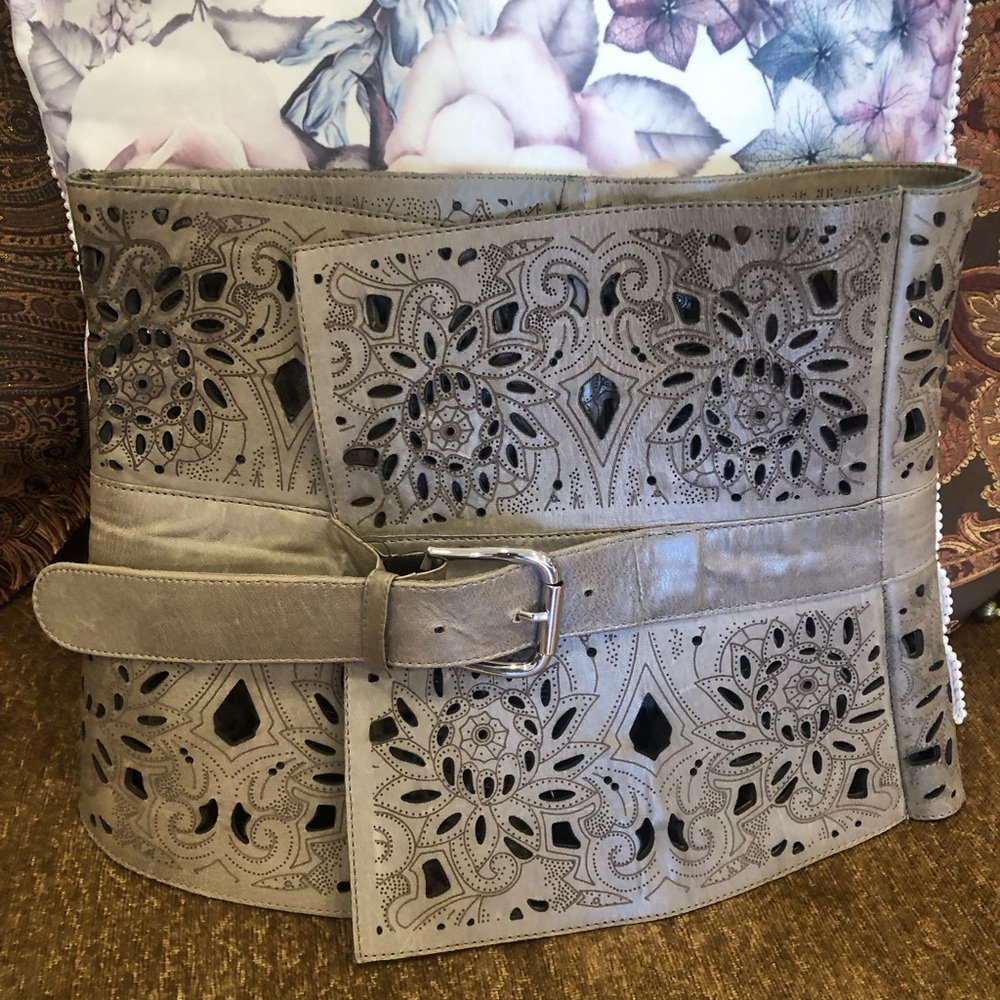 EZGY ZINAR leather gray taupe Laser Cut Belt size Small, medium